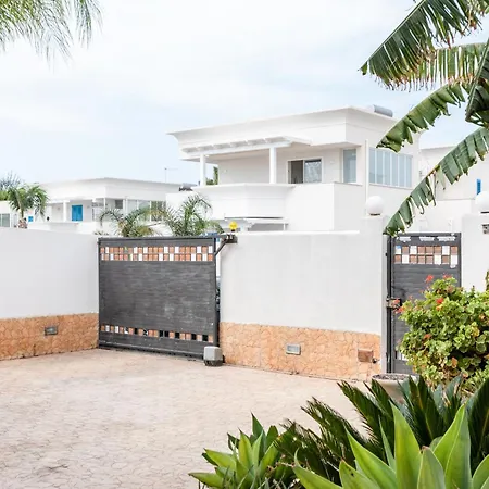 Villa La Perla Con Piscina *